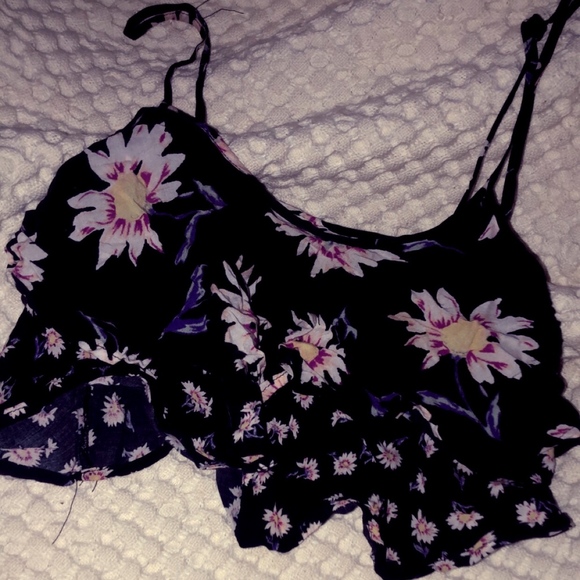 KIMCHI BLUE black floral crop top - Picture 1 of 2